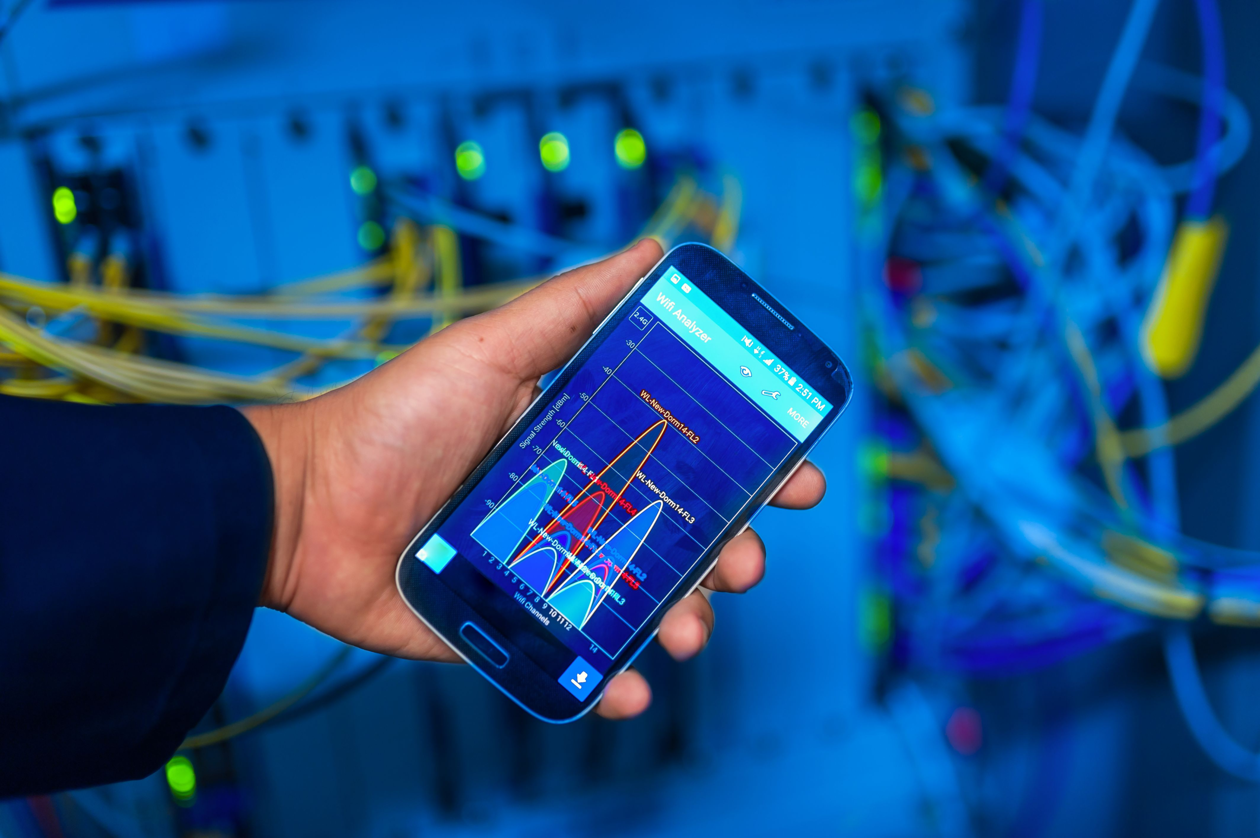 Manic malware targets Ukrainian mobile services