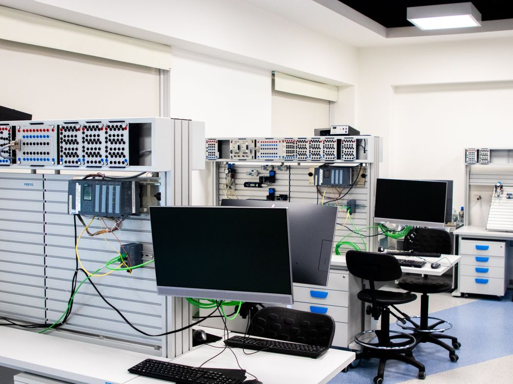 MI5 warns universities over Chinese research links