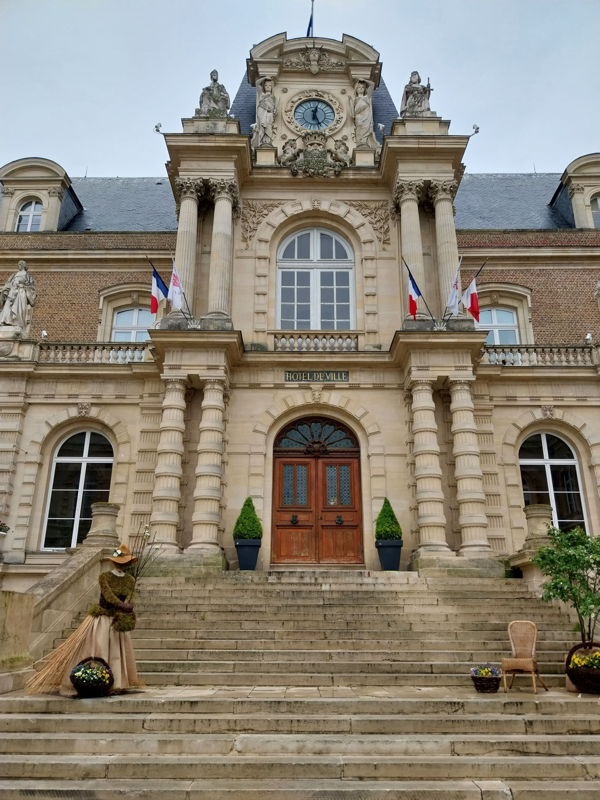 France arrests suspects in ZeroBytes investigation